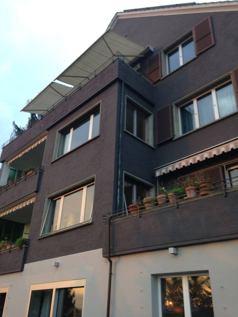 Fassadengestaltung und Fassadensanierung: neue Hausfassade