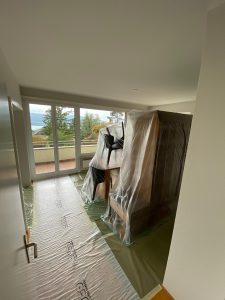 moebliertes-zimmer-streichen_möbel-verpackt