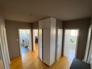 Zimmer streichen mit farbiger Akzentsetzung_Flur nachher